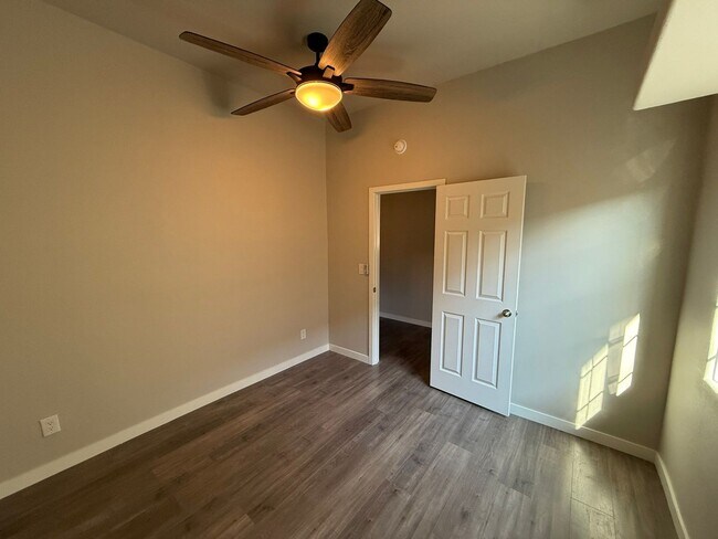 Building Photo - 1330-1334 SW 8th Ave Triplex/crema102-626