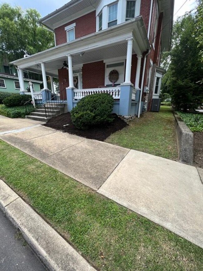 Building Photo - 4216 W Penn Ave