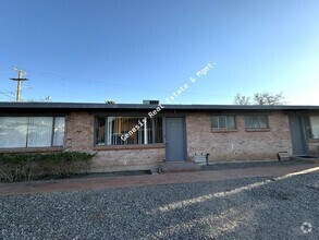 Building Photo - 1 Bedroom 1 bath with private yard! Water,...