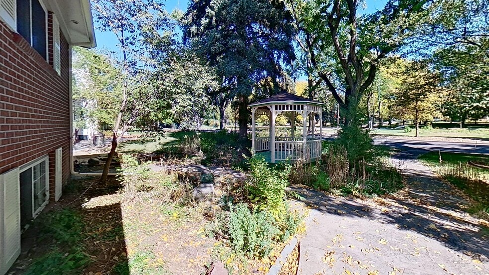 Building Photo - 1105 N Monaco Street Pky