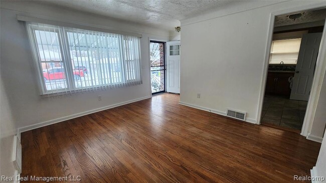 Building Photo - 49 E Fairmount Ave