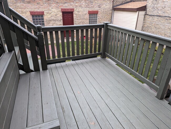 Building Photo - 5650 N Spaulding Ave