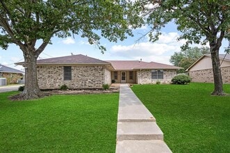 Building Photo - 216 Red River Dr
