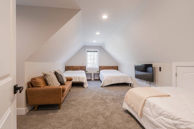 Building Photo - 104 Elohi Ln