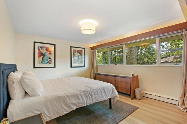 Building Photo - 435 Lynn Terrace