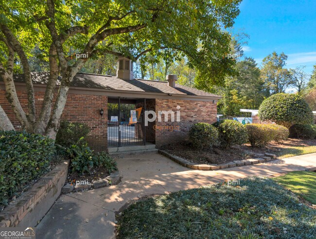 Building Photo - 3083 Colonial Way