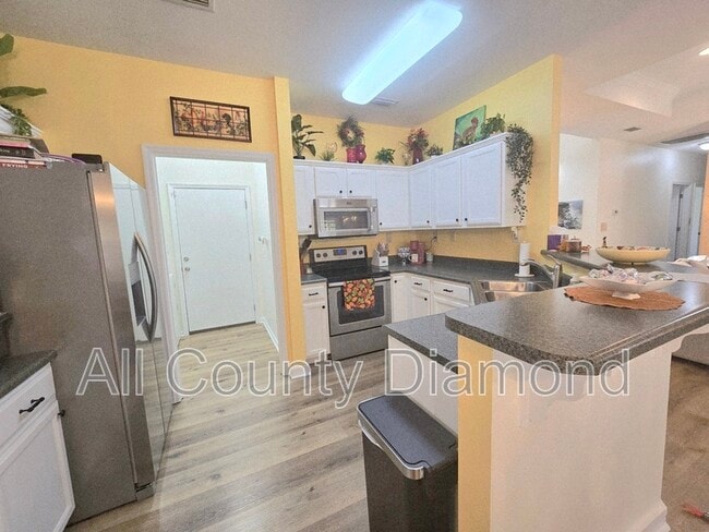 Building Photo - 13805 Flamingo Ave