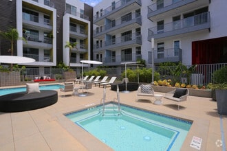 Building Photo - Domain WeHo