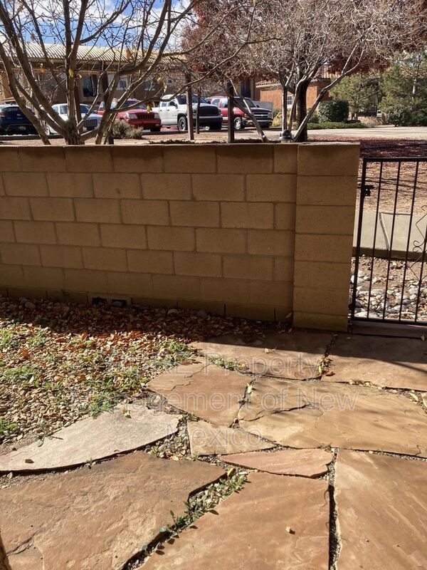 Building Photo - 601 Menaul Blvd NE