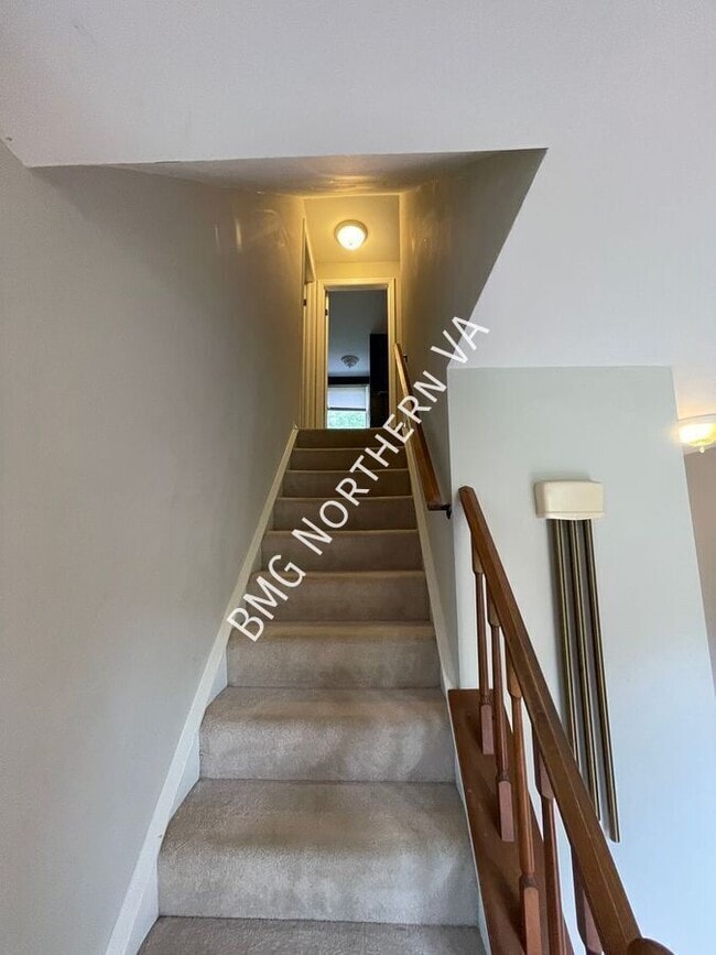 Building Photo - 1846 Clovermeadow Dr
