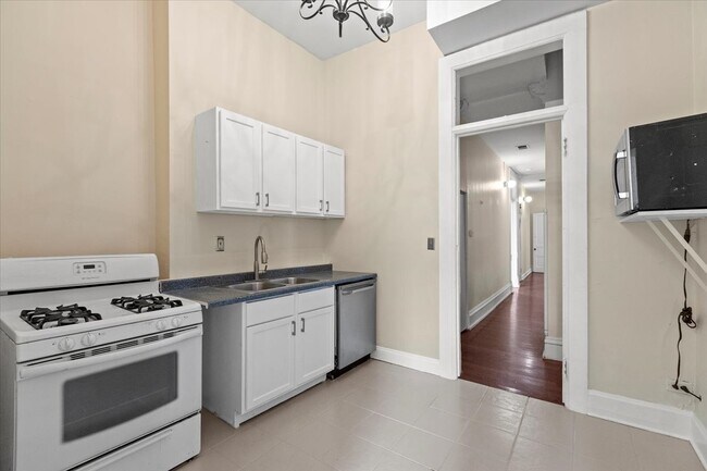 Building Photo - 229 Racine-2