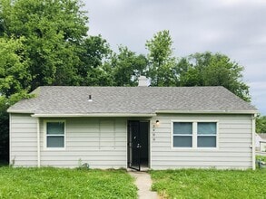 Building Photo - 3400 Victoria Dr