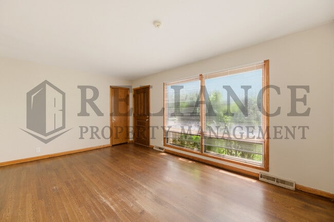 Building Photo - 1415 N Prairie Ln