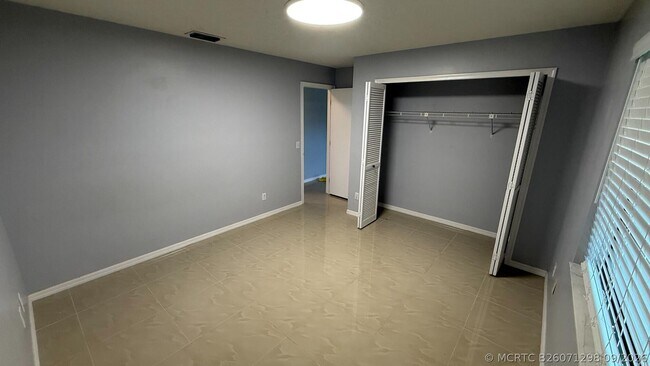 Building Photo - 1832 SE Manth Ln