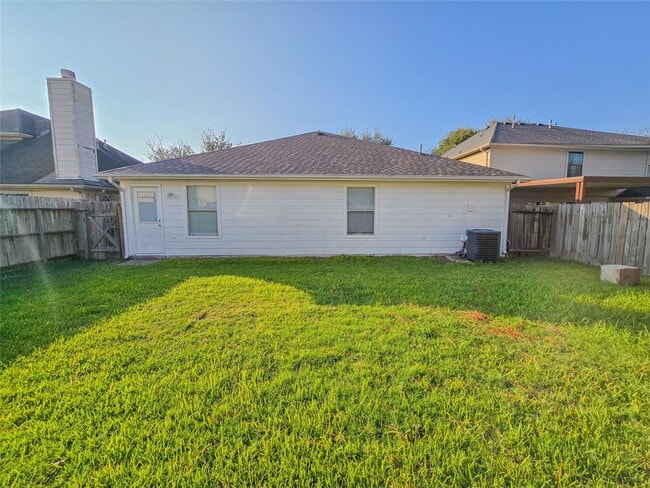 Building Photo - 16131 Taloncrest Dr