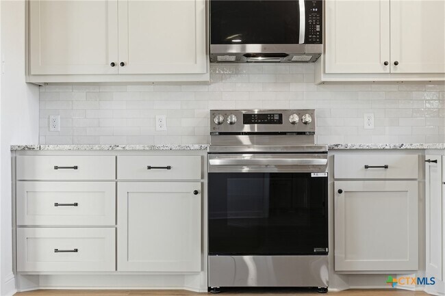 Building Photo - 410 State Hwy 95