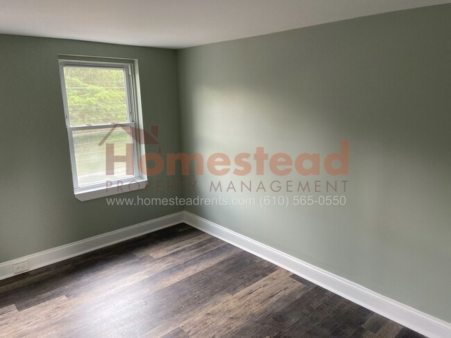 Building Photo - MARCUS HOOK 3 BEDROOM