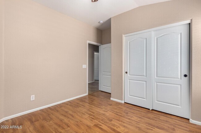 Building Photo - 17556 W Bloomfield Rd