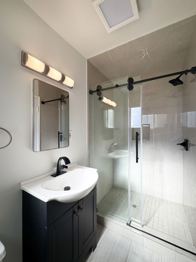 Building Photo - 1323 Ridgeley Dr