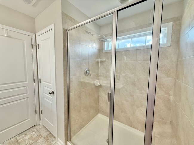 Building Photo - Stunning 3BD, 3.5BA Raleigh Townhome in th...