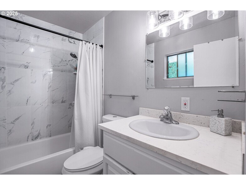 primary ensuite - 8325 SW Terwilliger Blvd