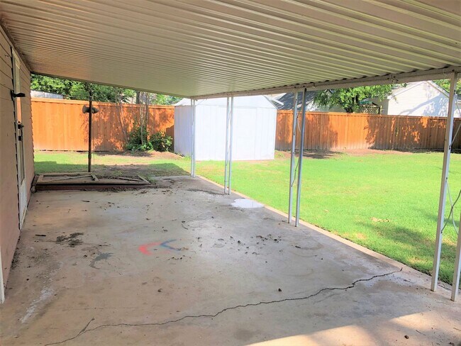 Building Photo - 3 BED 1 Bath Home Andys Sub Addition Bethany, OK