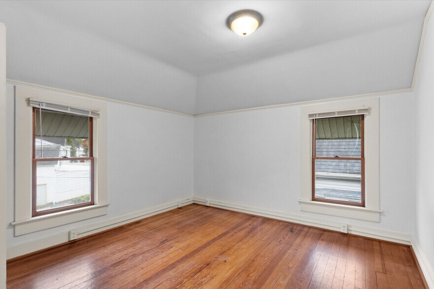 Building Photo - 1134 Saint Joseph Blvd