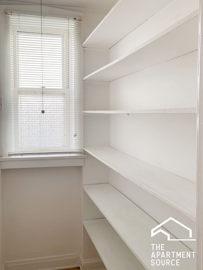 Building Photo - 5047 N Damen Ave