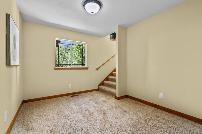 Building Photo - 3 Bed, 3 Bath Custom Built Home in Sudden Valley