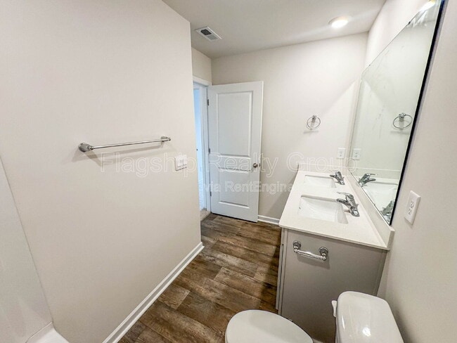 Building Photo - 2136 Montalvan Dr