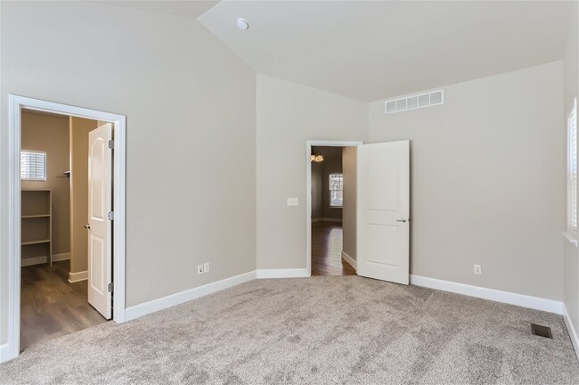 Building Photo - Beautiful townhome in Cottages of Berthoud...