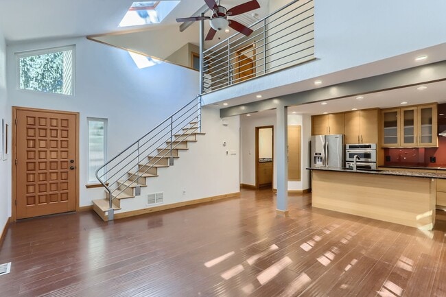 Building Photo - MODERN 2 BED/1.5 BATH IN HEART OF BOULDER!