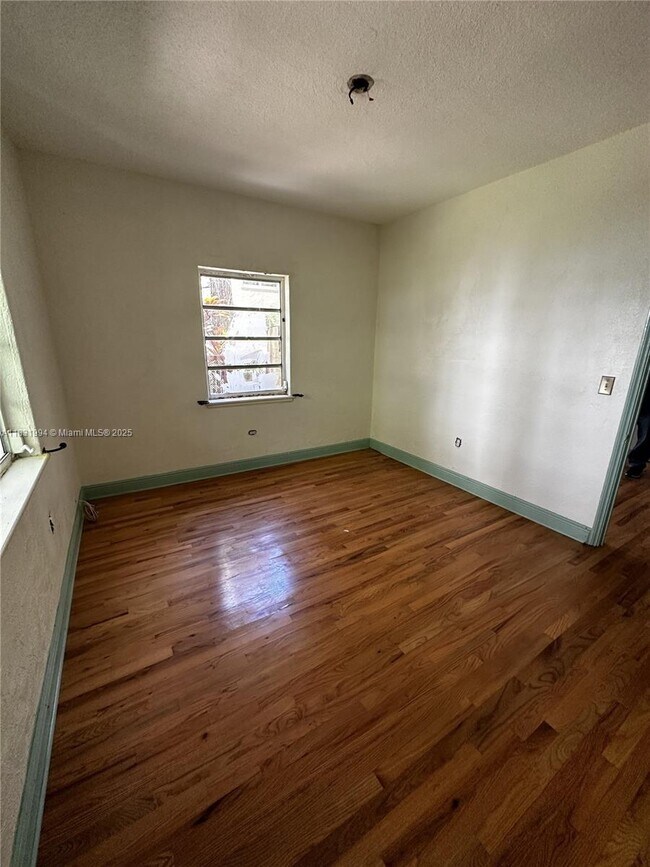 Building Photo - 1560 Jefferson Ave