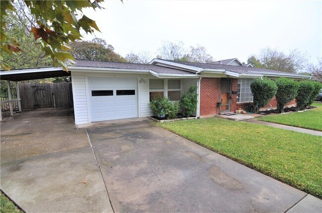 Building Photo - 2606 Cavileer Ave