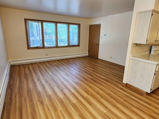 Building Photo - 10431 S Keating Ave