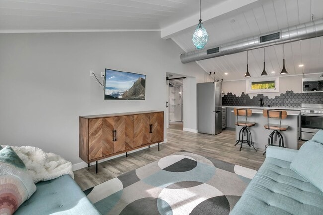 Building Photo - Private ADU available in Burien (garages n...