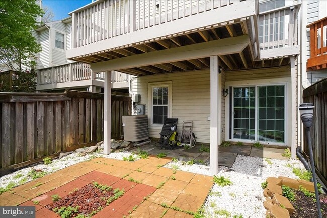 Building Photo - 8830 Thomas Lea Terrace