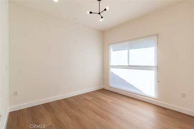 Building Photo - 1212 Viola Ave