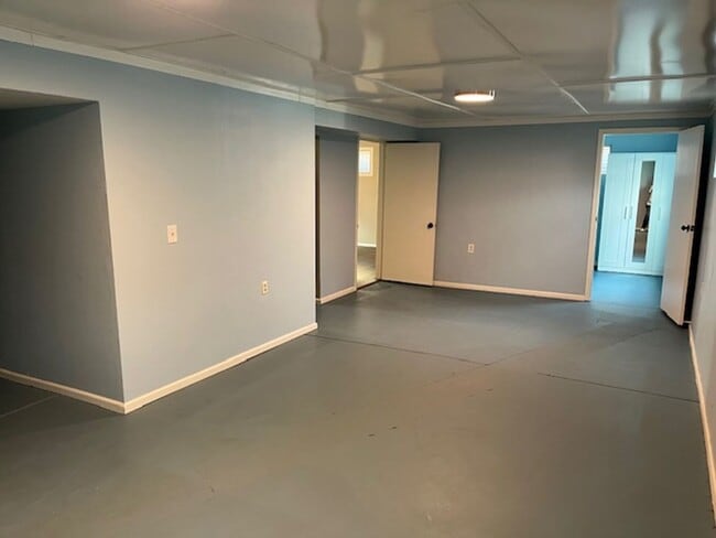 Building Photo - Lovely 5-bedroom, 2-1/2 bath home.  Centrally-located in Longmont with convenient access to shopp...