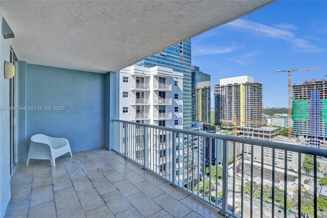 Building Photo - 170 SE 14th St