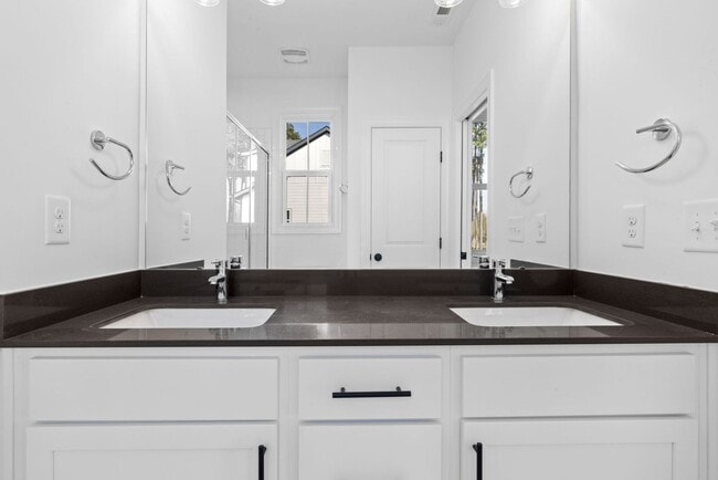 Building Photo - Newly Built 4BD, 3.5BA End-Unit Raleigh To...