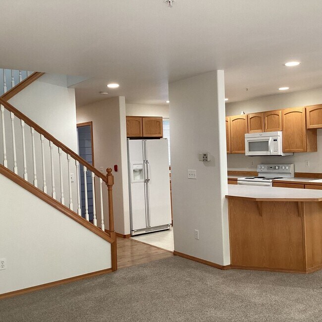 Building Photo - Bright & Spacious Everett Condo – 3 Bed, 2...