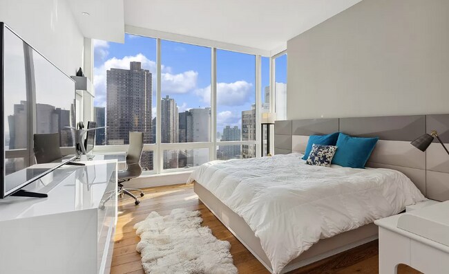 Building Photo - 325 Lexington Ave