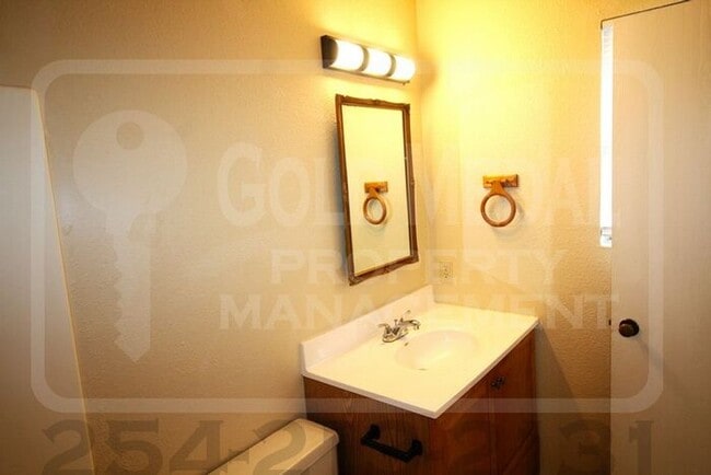 Building Photo - 2002 Sherman Dr