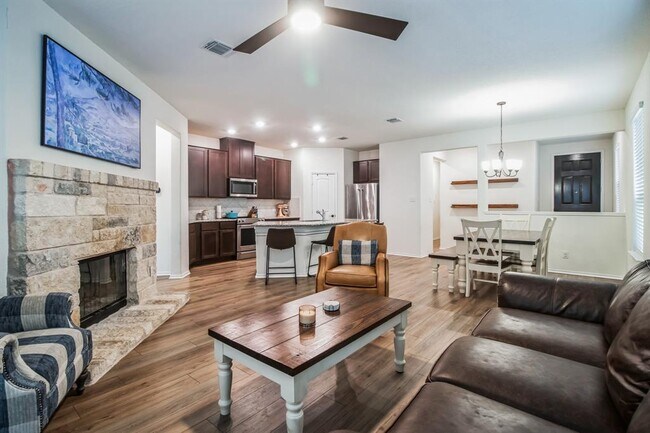 Building Photo - 227 Outlaw Dr
