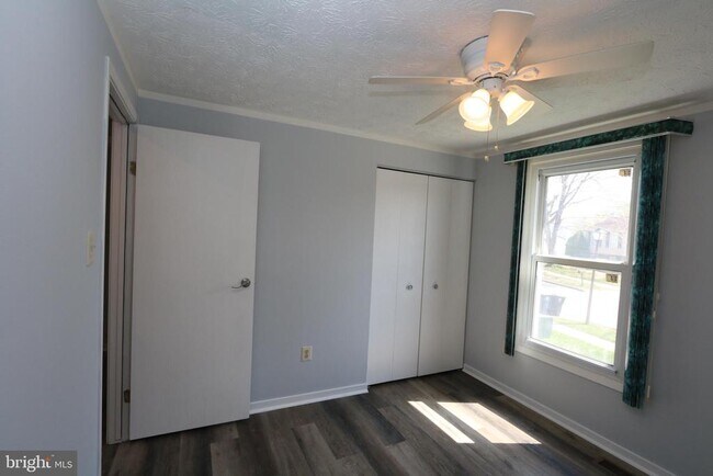 Building Photo - 6512 Cricket Pl