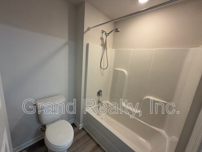 Building Photo - 5431 Peach Dr