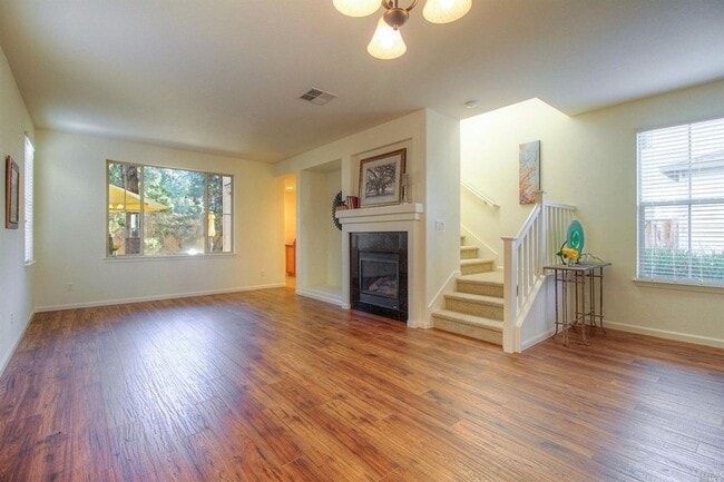 Building Photo - 1,812 Square Foot Two level 3 bedroom  2.5...