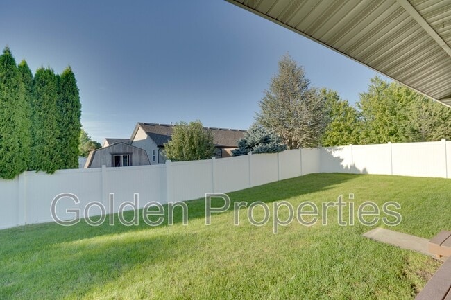 Building Photo - 2545 W Blueberry Cir