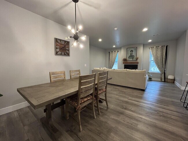 Building Photo - Beautiful Fully Furnished 3 Bed, 2.5 Bath Townhouse on Corner Lot